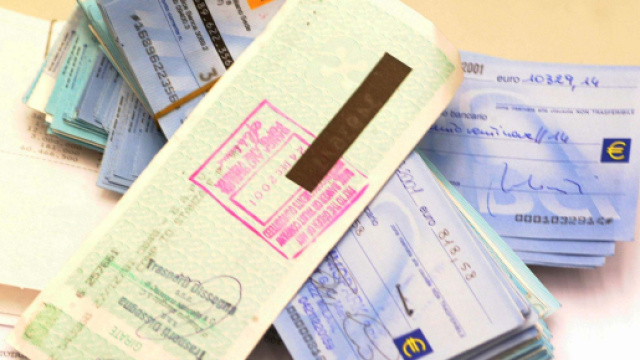 Assegni: finisce l'era di quelli cartacei