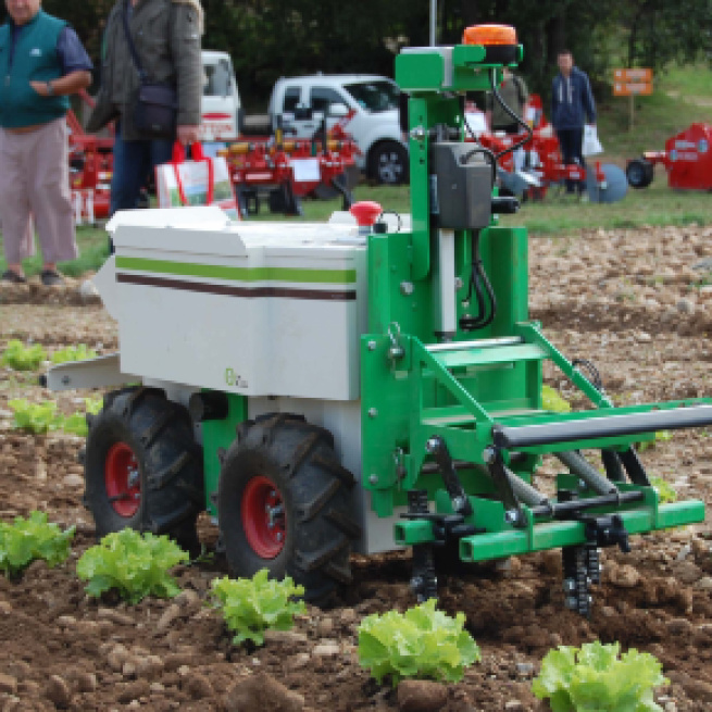 Oz, le premier robot agricole du monde, est français - solidariteetprogres.org