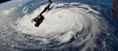 Huracán Florence alcanza categoría 4