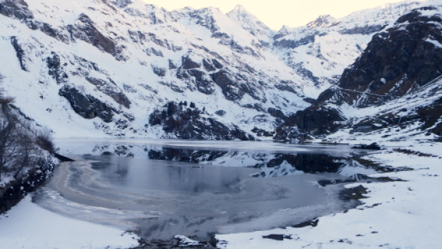 File:Lago di Malciaussia ghiacciato con neve.JPG - Wikipedia - wikipedia.org
