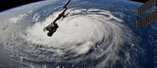 El huracán Florence se debilita a categoría dos