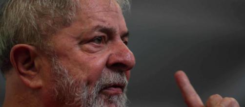 Lula da Silva renuncia a candidatura presidencial