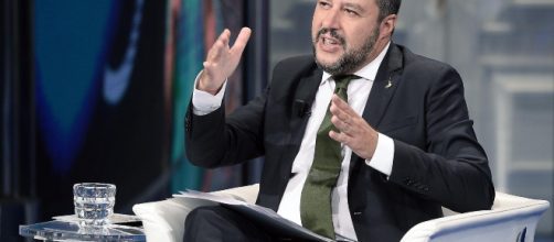 Matteo Salvini, l'annuncio a Porta a porta sulla quota 100 porta la misura a 62 anni di età.