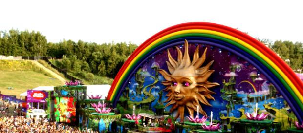 Dos personas murieron por ingesta de agua en el festival Tomorrowland Dos personas murieron por ingesta de agua en el festival Tomorrowland