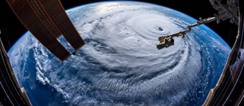 Usa, paura per l'arrivo dell'uragano Florence: evacuate quasi due milioni di persone (in foto l'uragano visto dallo spazio)