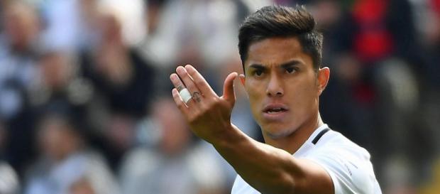Carlos Salcedo, blessé pour le moment, a voulu évoquer le match à venir entre l'Eintracht Francfort et l'OM Carlos Salcedo, blessé pour le moment, a voulu évoquer le match à venir entre l'Eintracht Francfort et l'OM