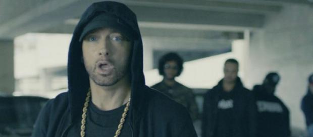 Eminem risponde a Machine gun kelly in un'intervista Eminem risponde a Machine gun kelly in un'intervista