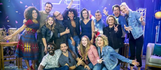 Na foto todos os 14 participantes do Popstar 2018 e os apresentadores Taís Araujo e Tiago Abravanel Na foto todos os 14 participantes do Popstar 2018 e os apresentadores Taís Araujo e Tiago Abravanel