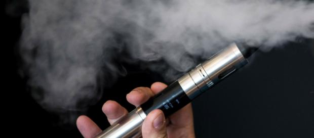 Usa, boom di sigarette elettroniche: autorità minacciano stop alla vendita agli adolescenti. Usa, boom di sigarette elettroniche: autorità minacciano stop alla vendita agli adolescenti.