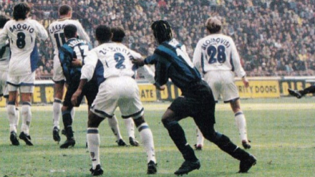 Il capolavoro su punizione di Ronaldo che decise Inter-Parma dell'1 novembre 1997