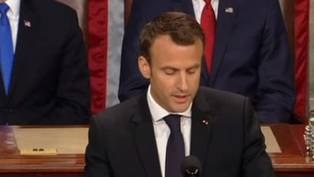 Reddito universale, Macron vuole un sussidio per i poveri