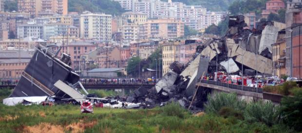 Un mese dopo il disastro, Genova si ferma per ricordare le sue vittime Un mese dopo il disastro, Genova si ferma per ricordare le sue vittime