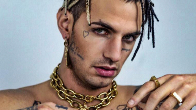 Achille Lauro, attualmente in tour in tutta Italia.