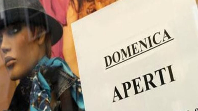 Italia divisa sulle chiusure domenicali.