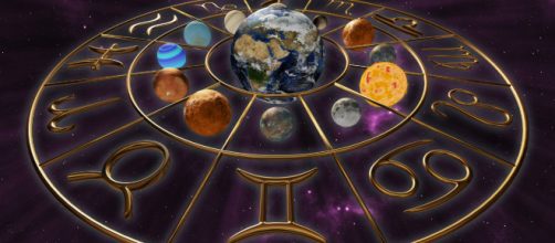 Oroscopo e Astrologia per la giornata di domenica 14 settembre con le previsioni per tutti i dodici segni dello zodiaco.