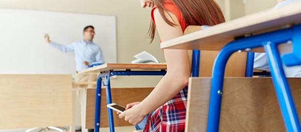 A scuola senza il cellulare. In Italia il primo esempio a Piacenza (via google immagini) A scuola senza il cellulare. In Italia il primo esempio a Piacenza (via google immagini)