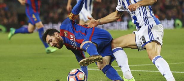 El Barca derrota a la Real 2 goles por 1 El Barca derrota a la Real 2 goles por 1