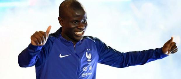 N'Golo Kanté a bien eu des contacts avec les recruteurs du PSG cet été N'Golo Kanté a bien eu des contacts avec les recruteurs du PSG cet été