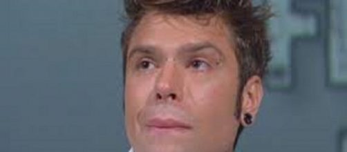 Fedez si commuove durante "L'intervista" di Maurizio Costanzo