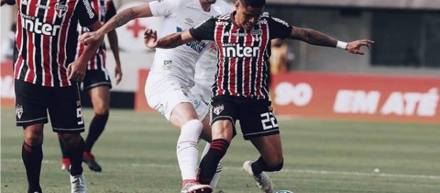 Everton preocupou ao sair do final do primeiro tempo Everton preocupou ao sair do final do primeiro tempo