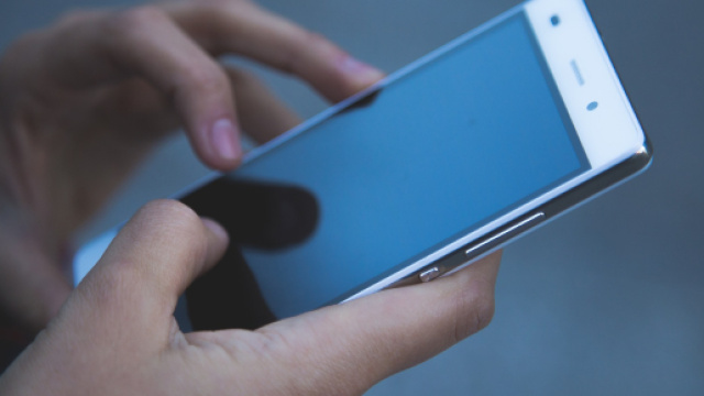 Muore ragazzo di 15 anni dopo un volo di 25 metri, voleva farsi un selfie