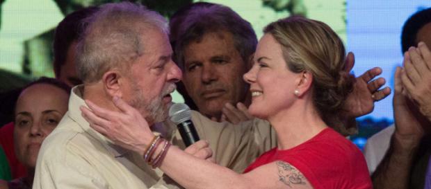 Gleisi acredita em Lula fora da cadeia. Gleisi acredita em Lula fora da cadeia.