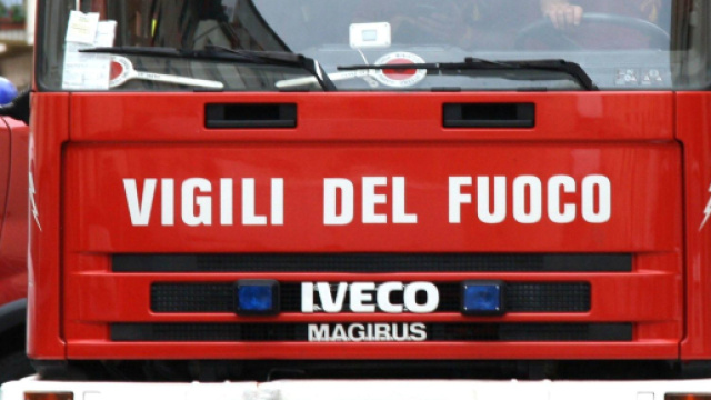 Arriva l'ufficiale per lo sfratto ed esplode la casa a Napoli.