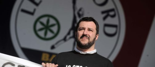 Masturbazione in pubblico deve tornare a essere reato per Salvini