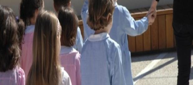 Reggio Emilia, bidello violenta bimbo di 4 anni - Il Mattino Reggio Emilia, bidello violenta bimbo di 4 anni - Il Mattino
