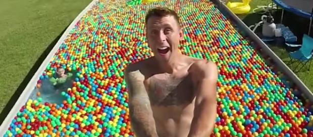 Roman Atwood always having fun on his vlogs - YouTube/RomanAtwoodVlogs Roman Atwood always having fun on his vlogs - YouTube/RomanAtwoodVlogs