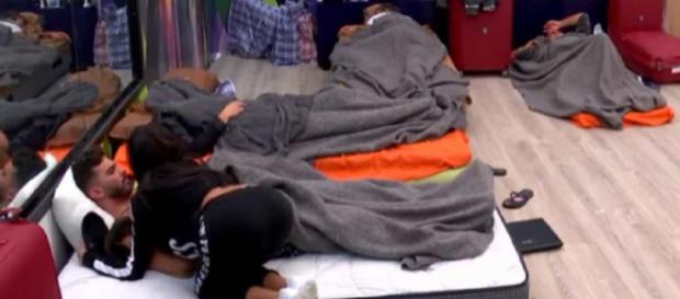 Suso y Aurah protagonizan el primer edredoning en GH VIP Suso y Aurah protagonizan el primer edredoning en GH VIP