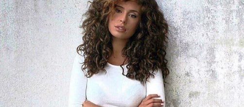 Sara Affi Fella criticata da Karina Cascella.