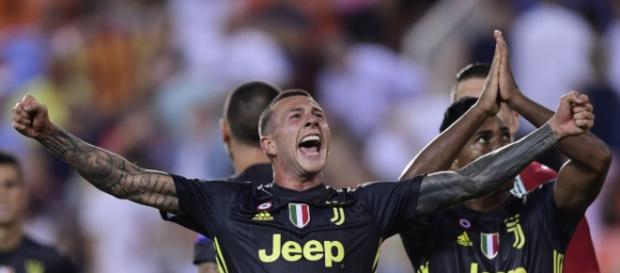 La Juve gana 2-0 en Valencia pese a jugar una hora con 10 por roja ... - accesoperu.com La Juve gana 2-0 en Valencia pese a jugar una hora con 10 por roja ... - accesoperu.com
