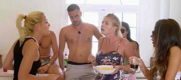 LMvsMonde3 : Jessica Thivenin s'explique sur ses nombreux clashs dans la télé-réalité LMvsMonde3 : Jessica Thivenin s'explique sur ses nombreux clashs dans la télé-réalité