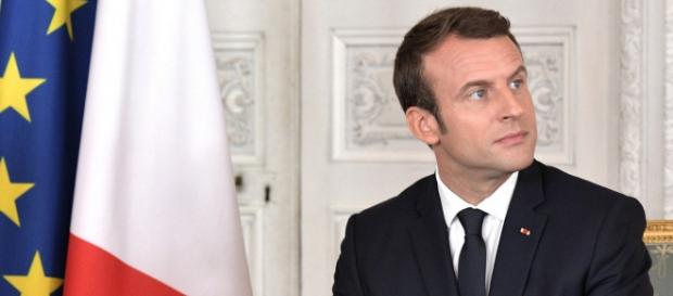 Macron tancé par le jeune chômeur qui l'a abordé Macron tancé par le jeune chômeur qui l'a abordé