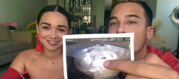 La Villa, La Bataille des Couples : Le sexe du bébé de Jazz et Laurent dévoilé par un internaute. La Villa, La Bataille des Couples : Le sexe du bébé de Jazz et Laurent dévoilé par un internaute.