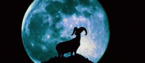 Oroscopo di domani 25 settembre, Luna in Ariete: l'astro della Terra agevola cinque segni