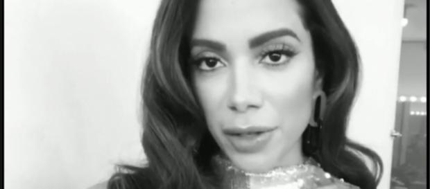 Anitta mandou um recado para os fãs, a comunidade LGBT e também para os políticos Anitta mandou um recado para os fãs, a comunidade LGBT e também para os políticos