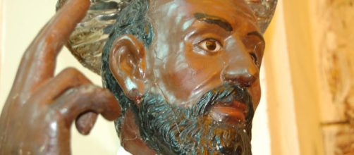 Enna, statua di San Filippo d'Agira 'suda': la folla grida al miracolo | corriere.it