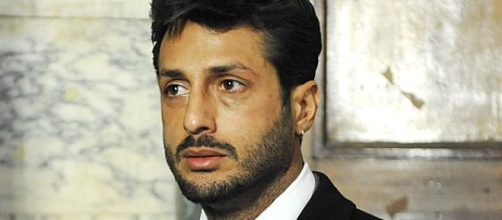 Fabrizio Corona, pena dimezzata da 12 a 6 mesi: esultano i legali e chiede scusa al magistrato