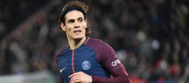 Edinson Cavani n'a pas été dans le viseur de Naples cet été, notamment à cause de son prix de vente et de son salaire Edinson Cavani n'a pas été dans le viseur de Naples cet été, notamment à cause de son prix de vente et de son salaire
