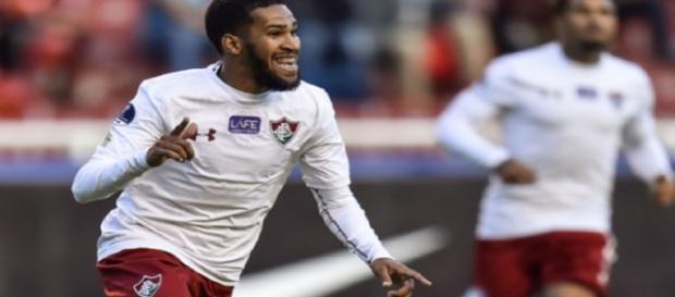 Everaldo fez o seu primeiro gol com a camisa do Fluminense e abriu o caminho para a vitória sobre o Deportivo Cuenca (Foto: Reprodução/AFP) Everaldo fez o seu primeiro gol com a camisa do Fluminense e abriu o caminho para a vitória sobre o Deportivo Cuenca (Foto: Reprodução/AFP)