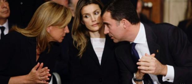 Felipe VI y Letizia con Cristina Felipe VI y Letizia con Cristina