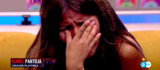 Isa escucha las palabras de su madre en el confesionario de 'GH VIP 6'. / MEDIASET Isa escucha las palabras de su madre en el confesionario de 'GH VIP 6'. / MEDIASET