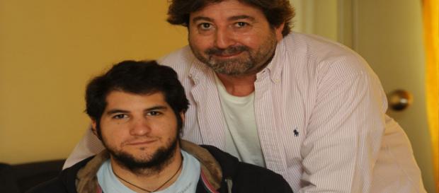 Julian Contreras y su padre son desahuciados de su vivienda por orden judicial Julian Contreras y su padre son desahuciados de su vivienda por orden judicial