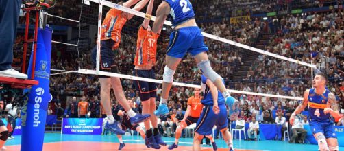 Luigi Randazzo vola e supera il muro dell'Olanda (Foto Fivb).