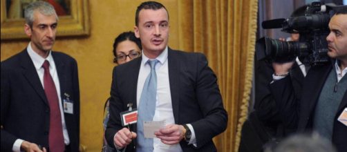 Rocco Casalino sul reddito di cittadinanza: 'Non è possibile che non si trovino dieci miliardi del c....'