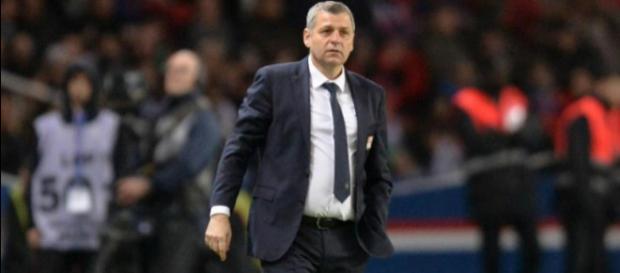 Bruno Génésio affirme que l'OM devrait se montrer plus offensif face à son équipe Bruno Génésio affirme que l'OM devrait se montrer plus offensif face à son équipe