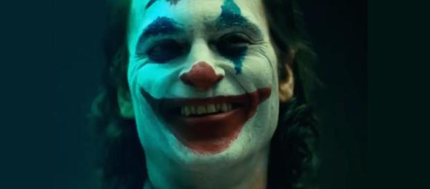 First JOKER Video Footage Shows Joaquin Phoenix in Full Clown ... - geektyrant.com First JOKER Video Footage Shows Joaquin Phoenix in Full Clown ... - geektyrant.com