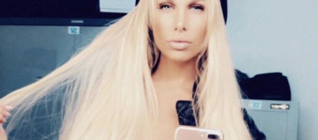 La belle blonde a posté hier soir, sur son compte Snapchat une vidéo d'elle où l'on a pu observer son ventre plutôt arrondi. La belle blonde a posté hier soir, sur son compte Snapchat une vidéo d'elle où l'on a pu observer son ventre plutôt arrondi.